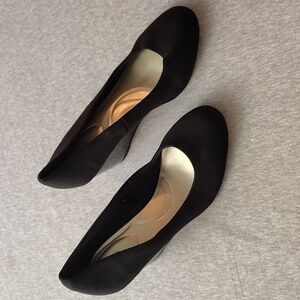 EAST 5TH MEMORY FOAM WOMENS SLIP ON HEEL